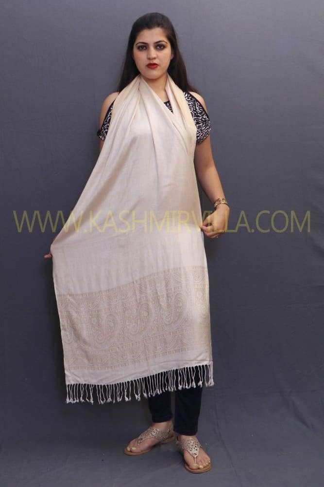 Delicate Wrap Along With Cream Base And Highly Defined