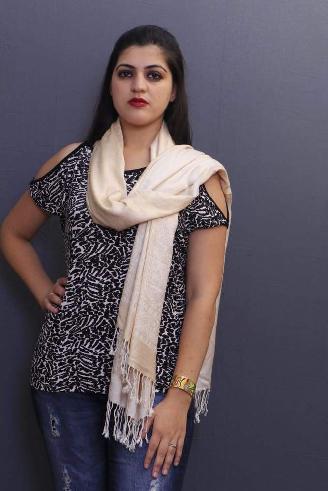 Delicate Wrap Along With Cream Base And Highly Defined