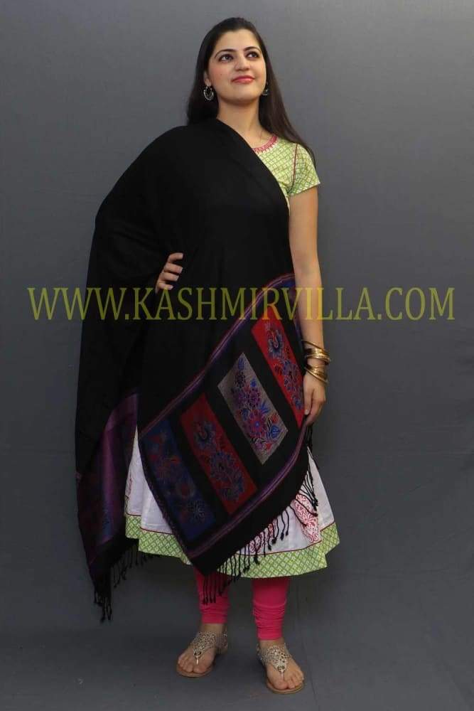 Delicate Wrap Along With Magical Black Base And Highly