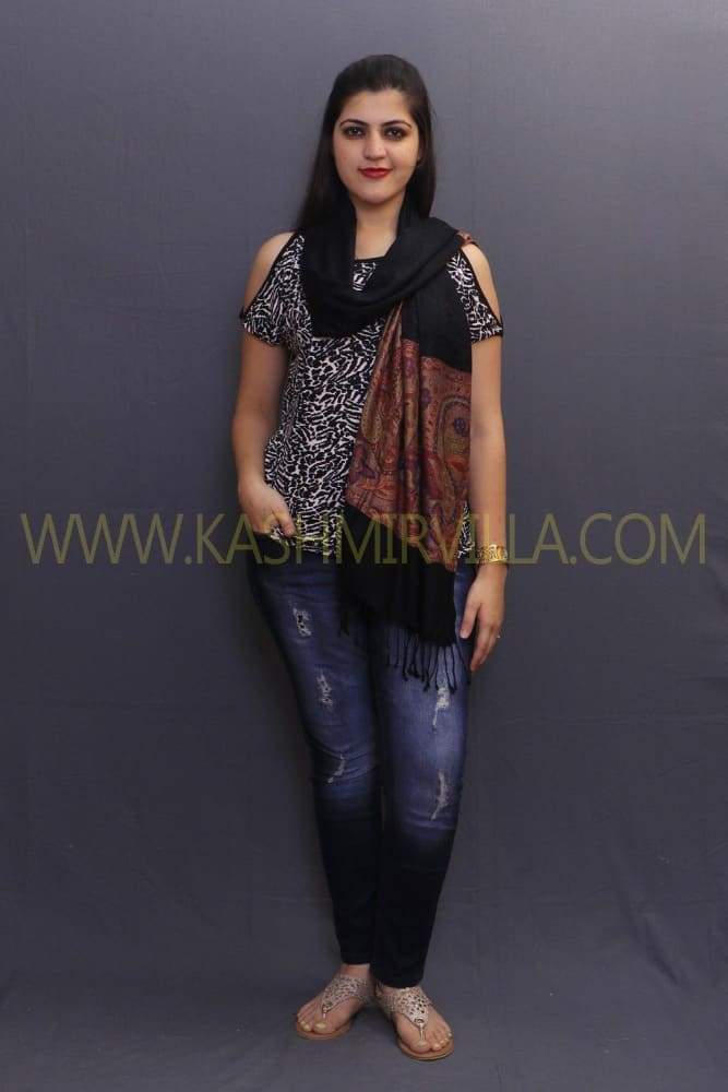 Delicate Wrap Along With Magical Black Base And Highly