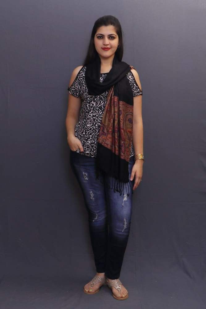 Delicate Wrap Along With Magical Black Base And Highly