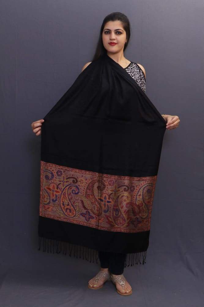 Delicate Wrap Along With Magical Black Base And Highly