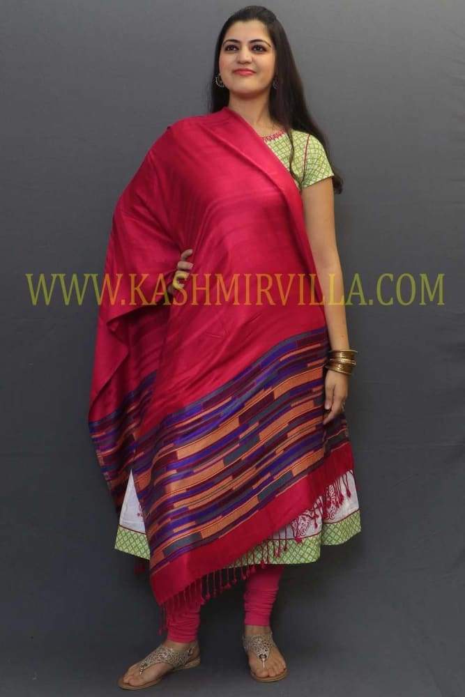 Delicate Wrap Along With Majenta Textured Base And Highly