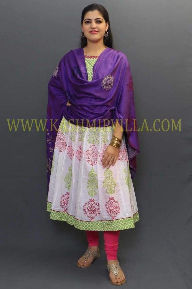 Delicate Wrap Along With Purple Base And Highly Defined