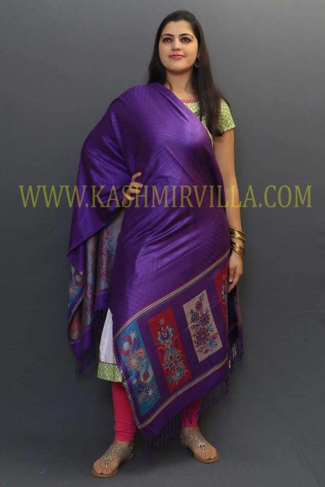 Delicate Wrap Along With Purple Textured Base And Highly