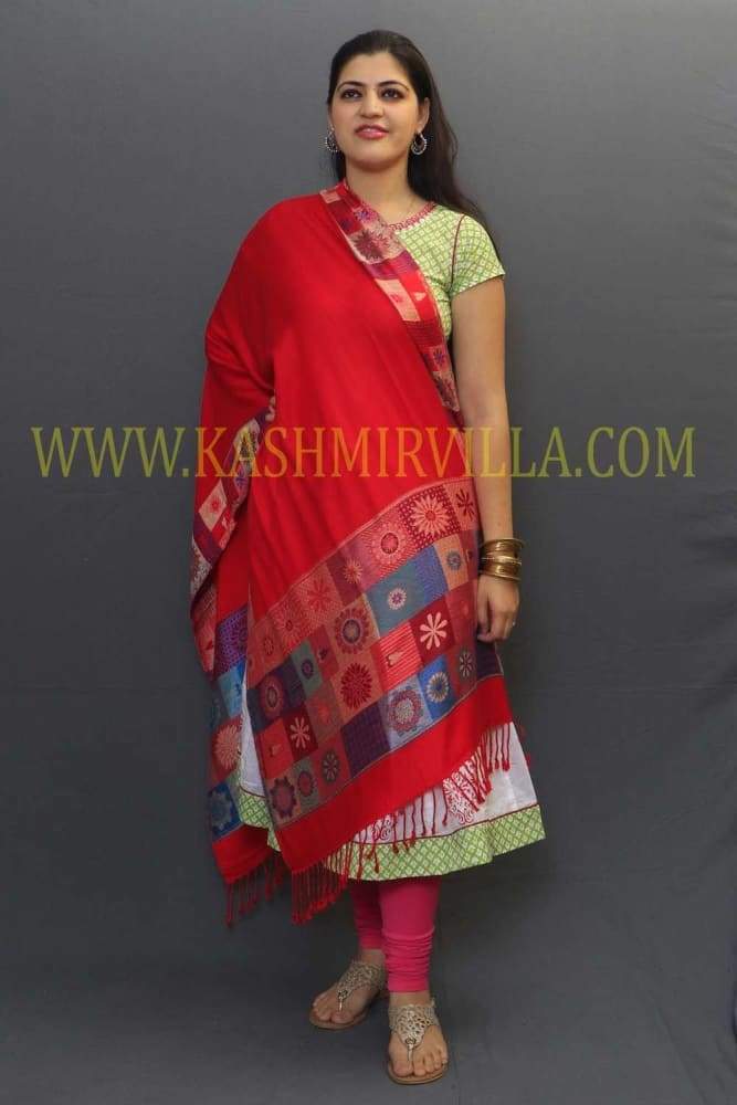 Delicate Wrap Along With Red Base And Highly Defined