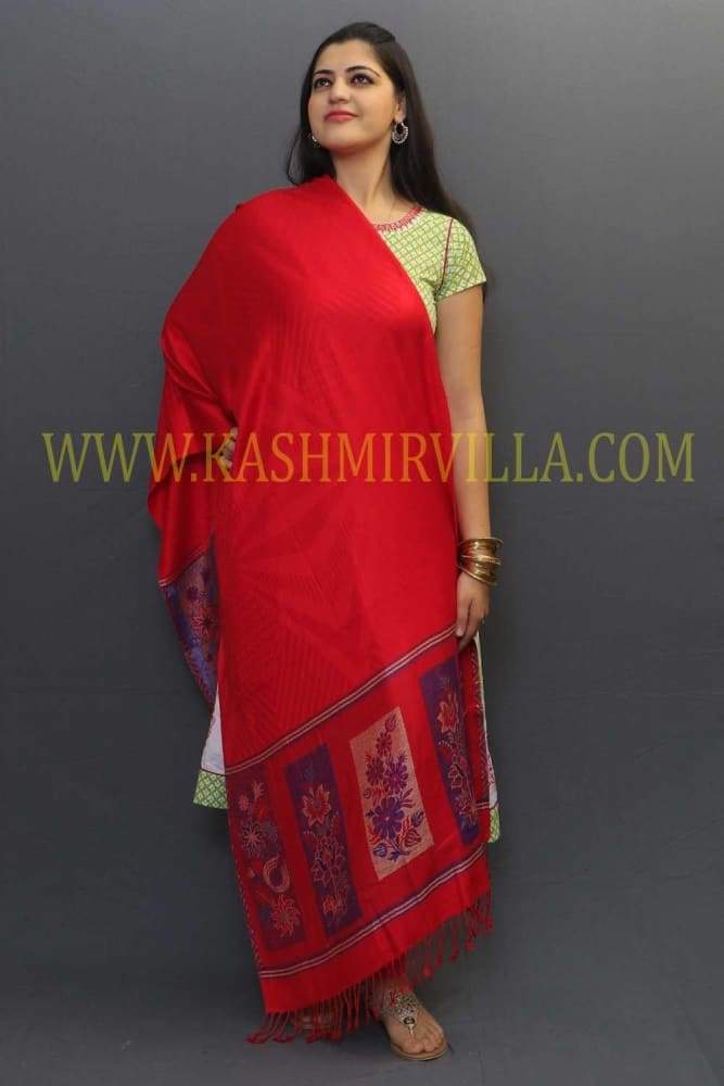 Delicate Wrap Along With Red Base And Highly Defined