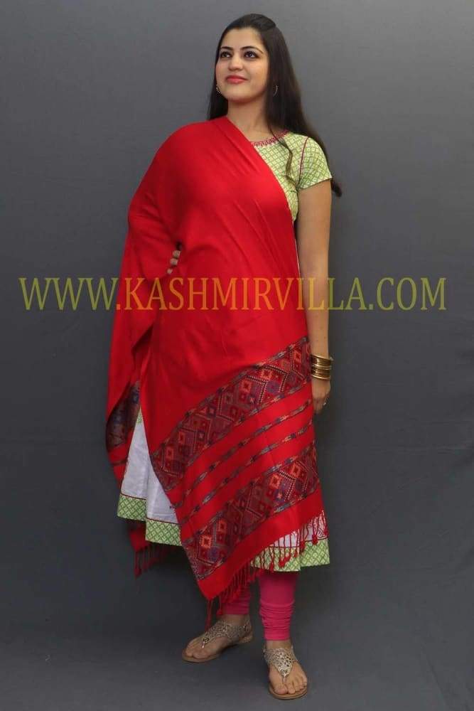 Delicate Wrap Along With Red Textured Base And Highly