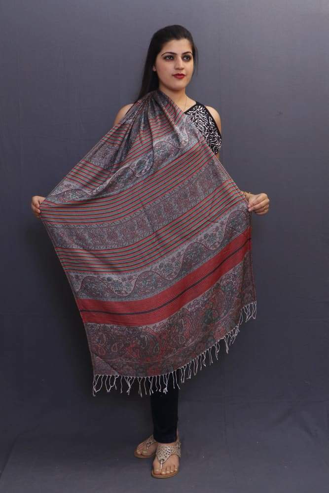 Delicate Wrap Along With Stripes Pattern Looks Elegant