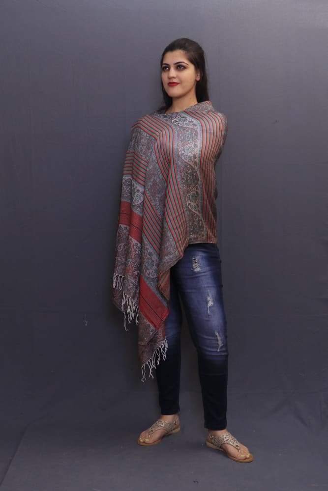 Delicate Wrap Along With Stripes Pattern Looks Elegant