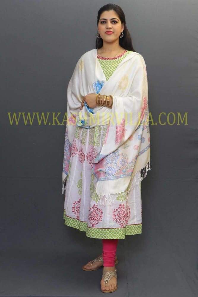 Delicate Wrap Along With White Base And Highly Defined