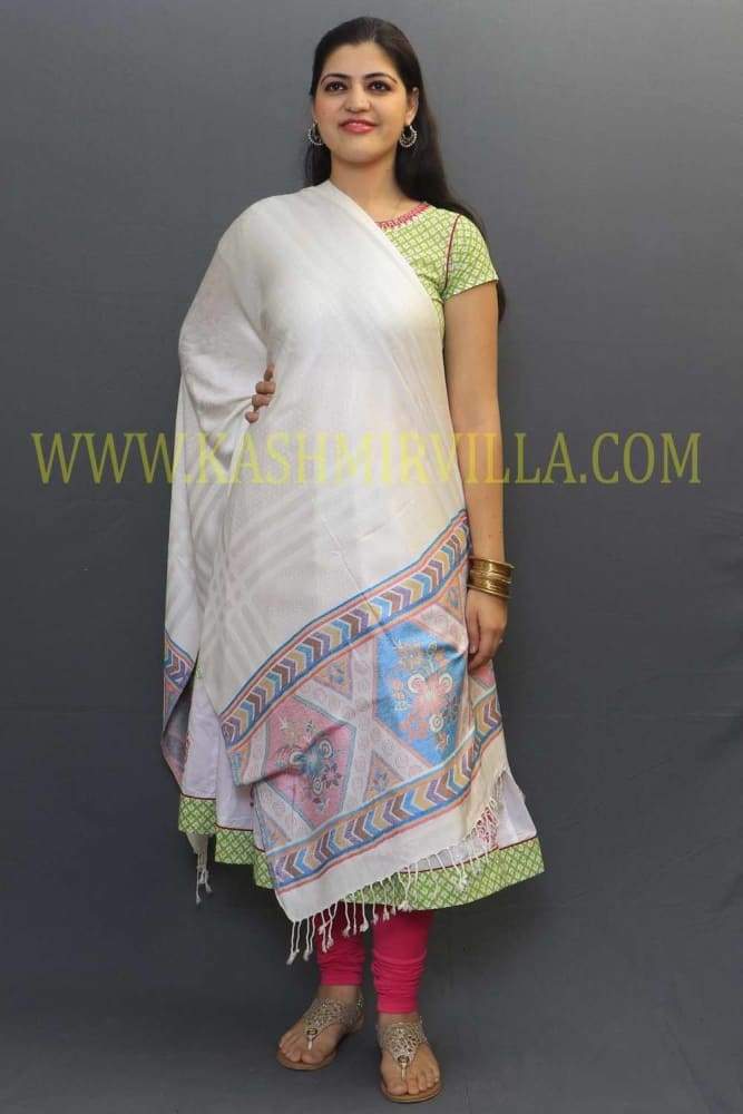 Delicate Wrap Along With White Textured Base And Highly