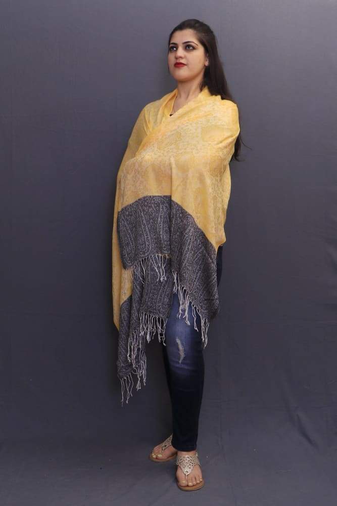 Delicate Wrap Along With Yellow Base And Highly Defined