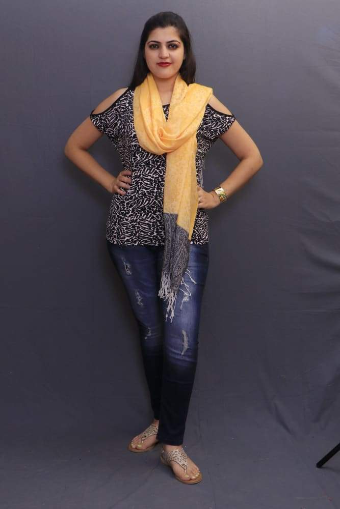 Delicate Wrap Along With Yellow Base And Highly Defined