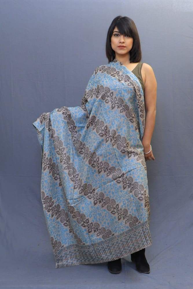 Diagonal Kani Design Using Ferozi And Black Colour Add Up