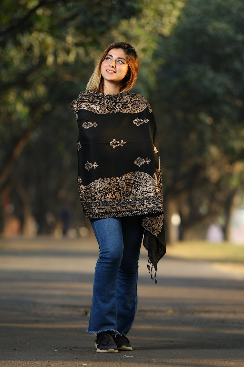 ELEGANT BLACK COLOUR KASHMIRI STOLE WITH CLASSY SWAROVSKI
