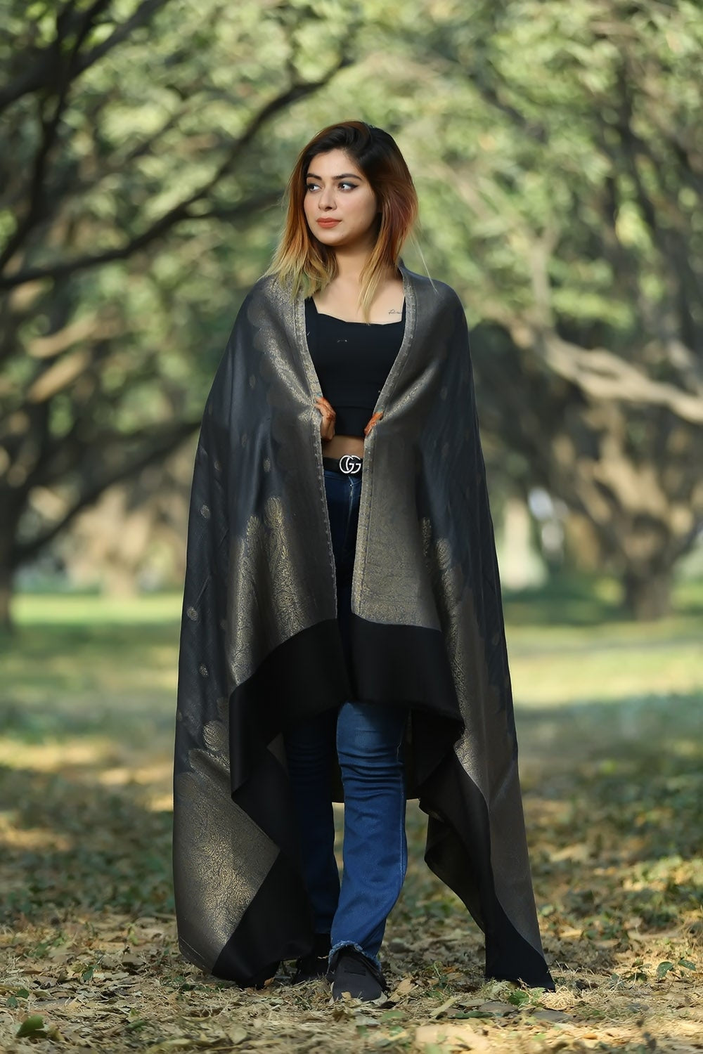 ELEGANT BLACK COLOUR ZARI SHAWL ENHANCES SOPHISTICATION