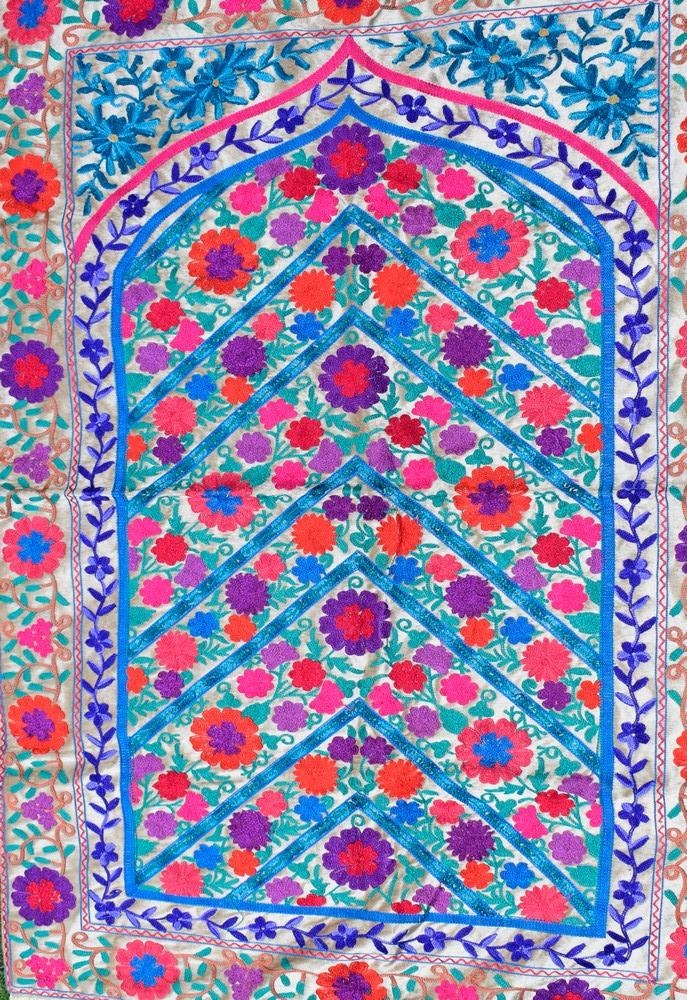 Fluorescent Creamy White Colour With Multi Thread Kashmiri