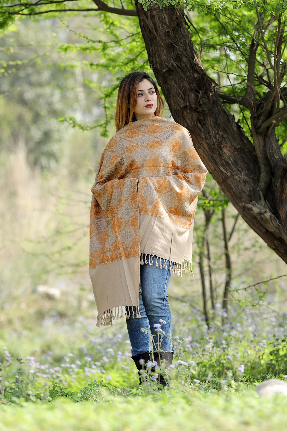 GORGIOUS ACCRUE BEIGE Black Colour Stole With Graceful