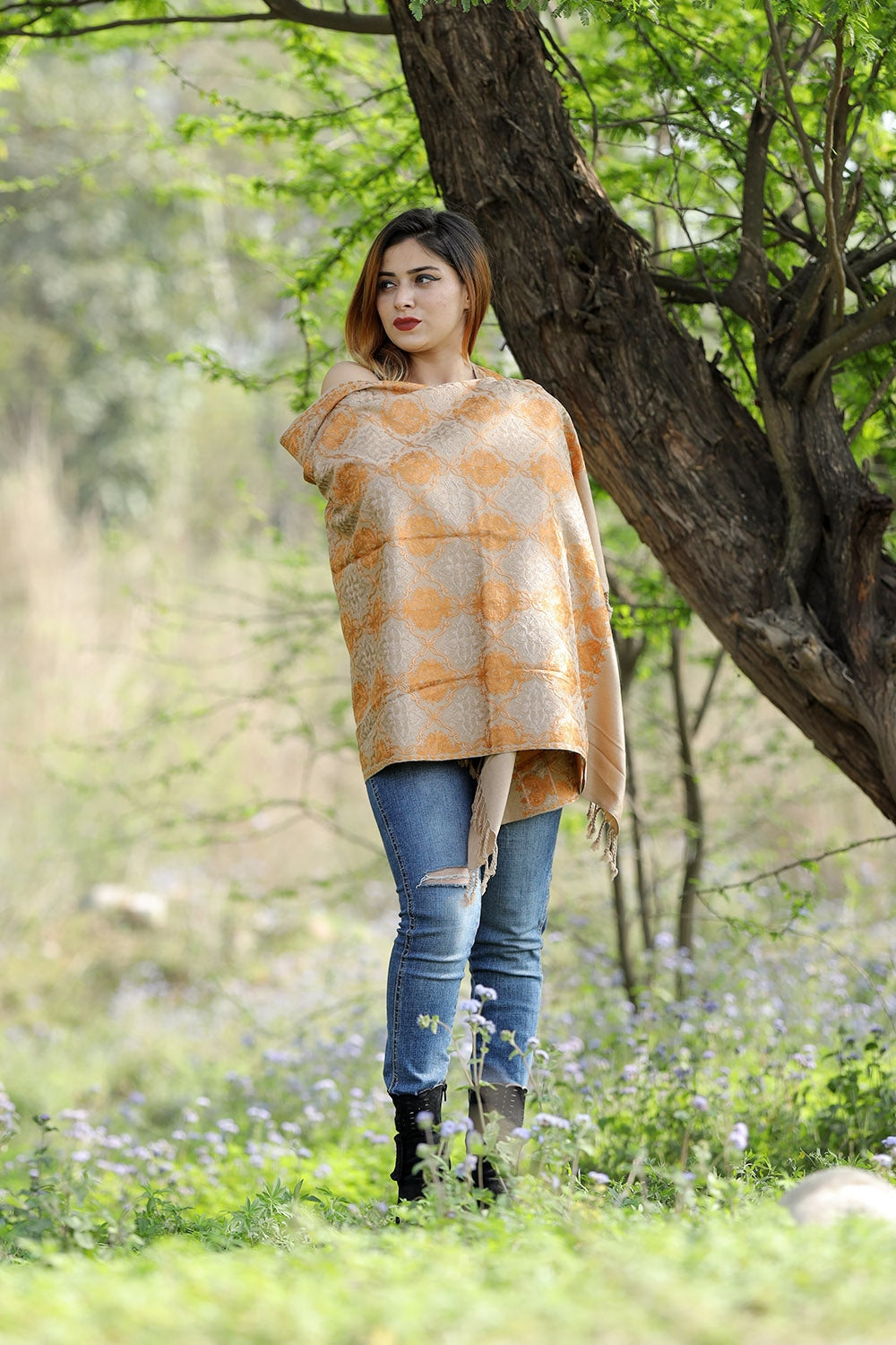 GORGIOUS ACCRUE BEIGE Black Colour Stole With Graceful