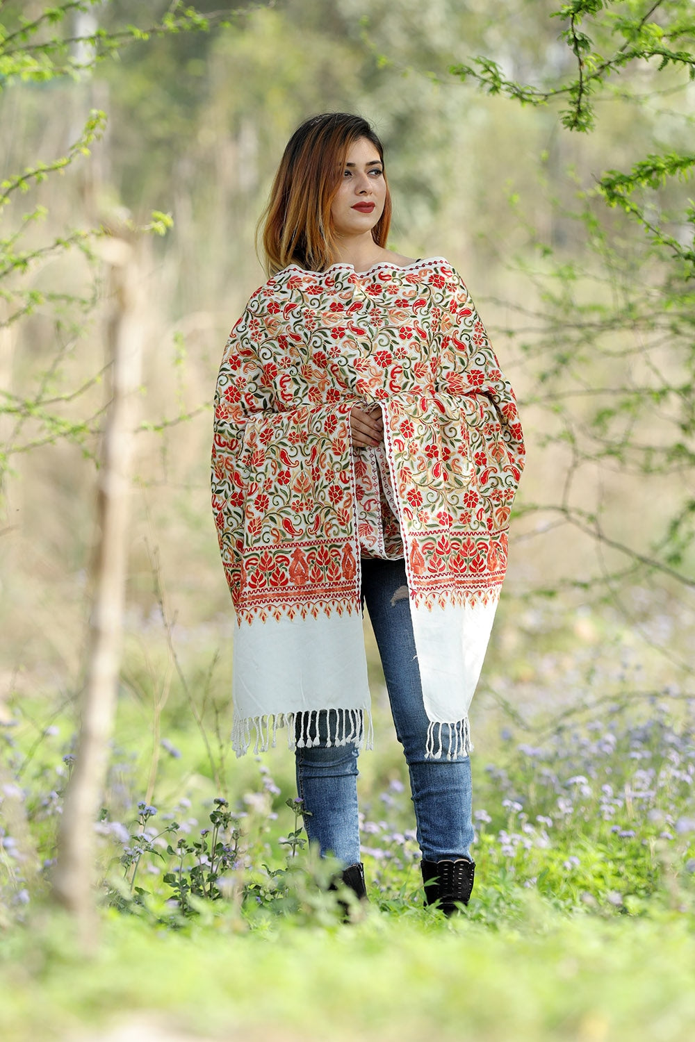 GREAT COMBINATION ON IVORY WHITE Colour Stole With Graceful