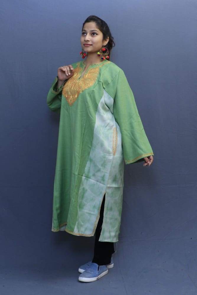Green Colour Tye And Dye Phiran With Tilla Embroidery Looks
