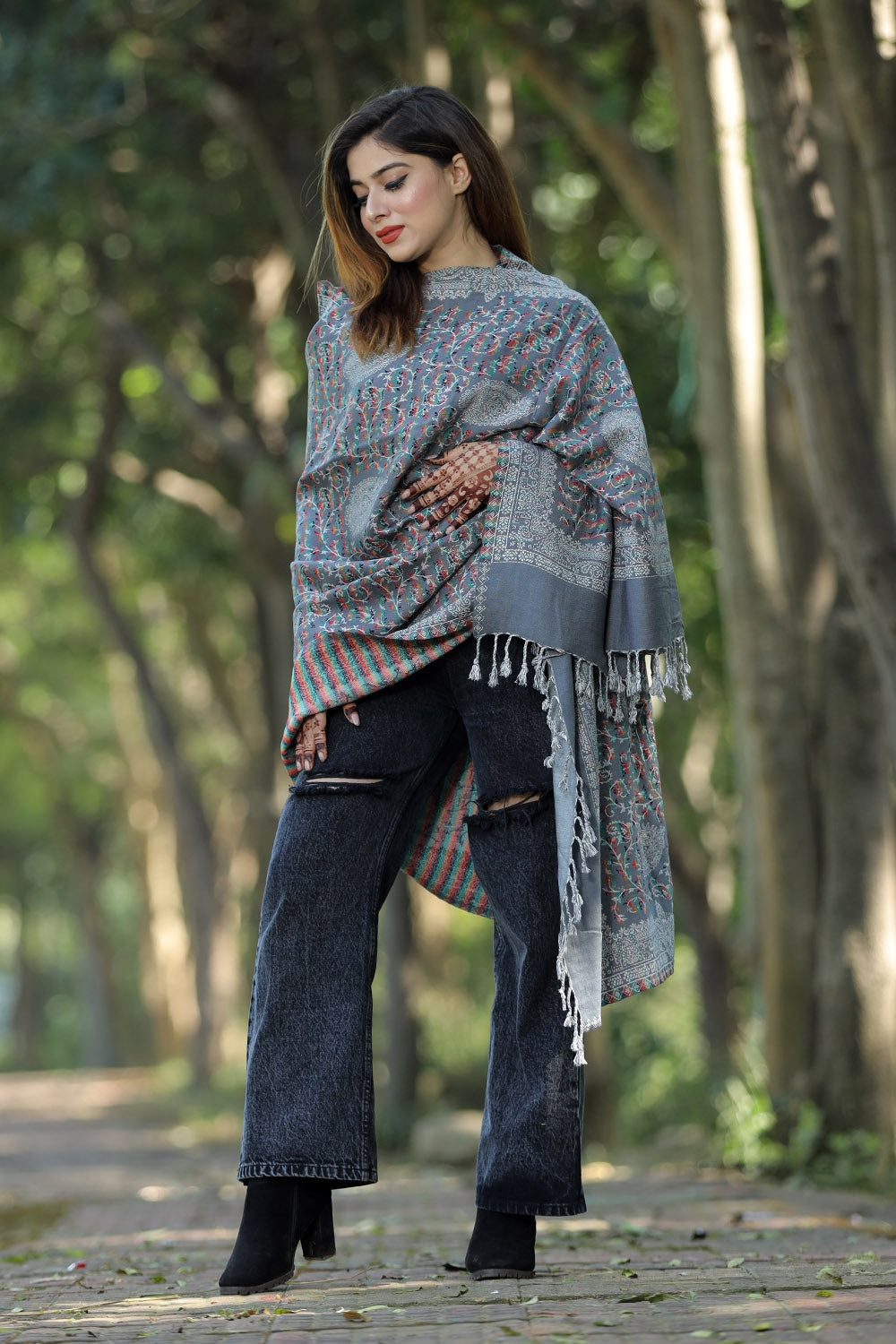 GREY COLOUR KANI SHAWL WORK DEFINES ROYAL AND LUXURIOUS