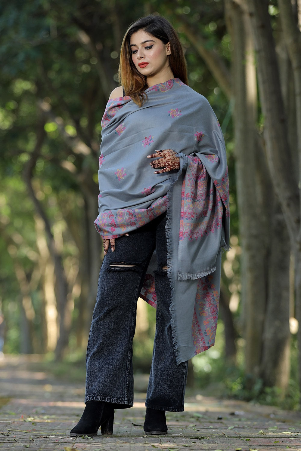 GREY COLOUR SHAWL WITH ZARI & KANI WORK DEFINES ROYAL