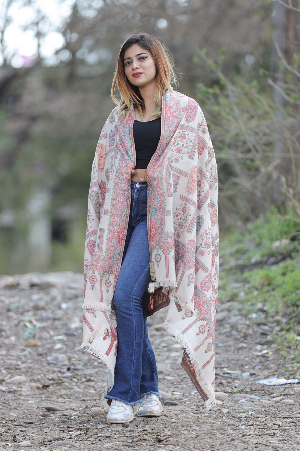 HEAVENLY WHITE Colour Shawl With Flower Pattern Style Bold