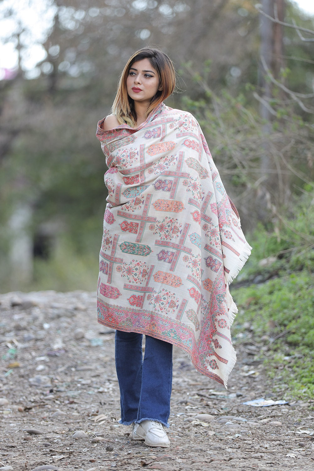 HEAVENLY WHITE Colour Shawl With Flower Pattern Style Bold