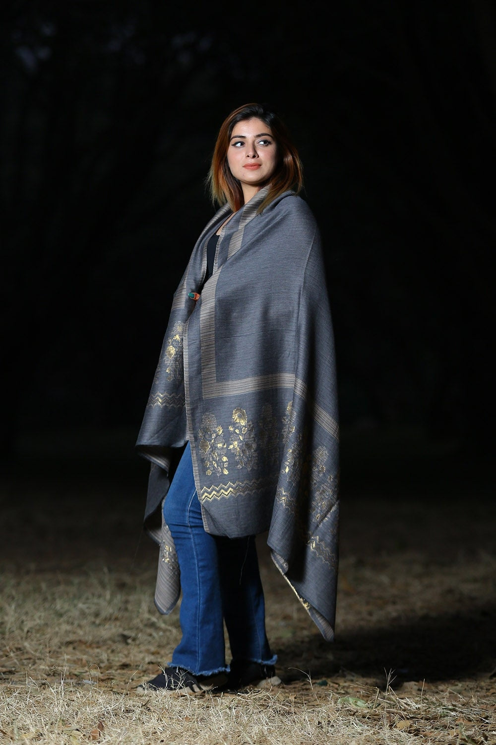 LAVISHING ASH GREY COLOUR ZARI KASHMIRI SHAWL DEFINES ROYAL