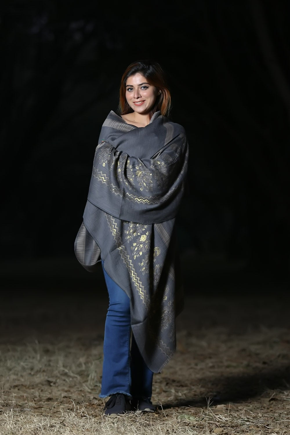 LAVISHING ASH GREY COLOUR ZARI KASHMIRI SHAWL DEFINES ROYAL