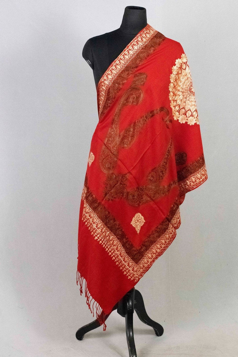 Maroon Colour Stole With Graceful Dense Jaal Pattern