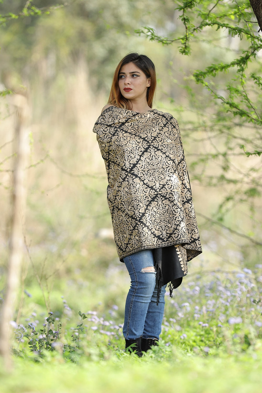 Mesmerizing Black Colour Stole With Graceful Dense Jaal