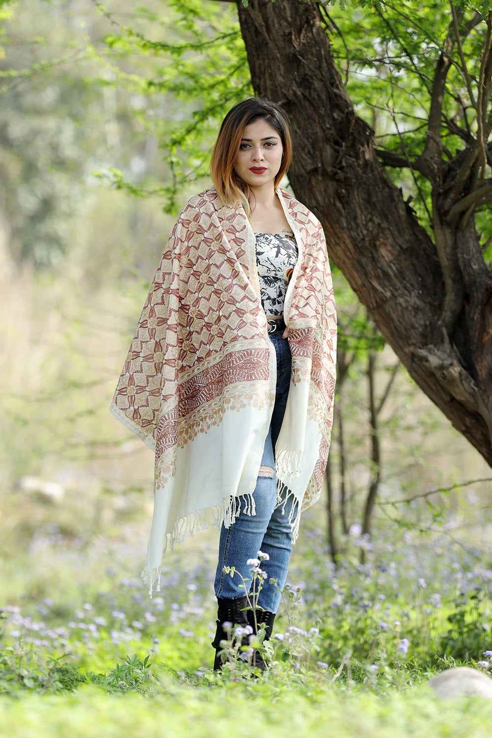 MESMERIZING IVORY WHITE Colour Stole With Graceful Border