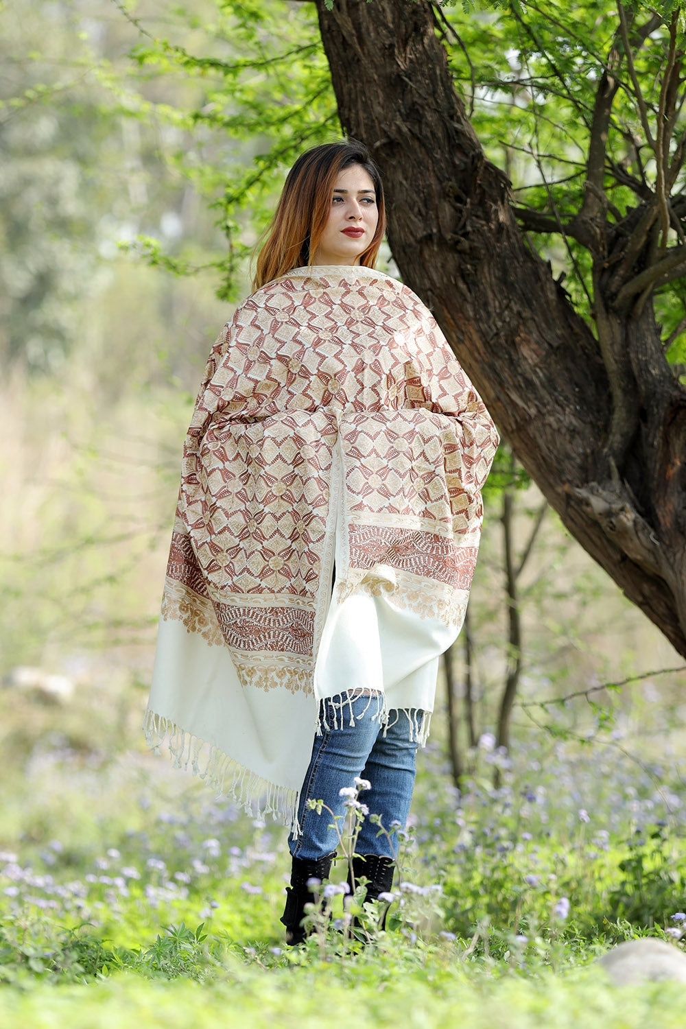 MESMERIZING IVORY WHITE Colour Stole With Graceful Border