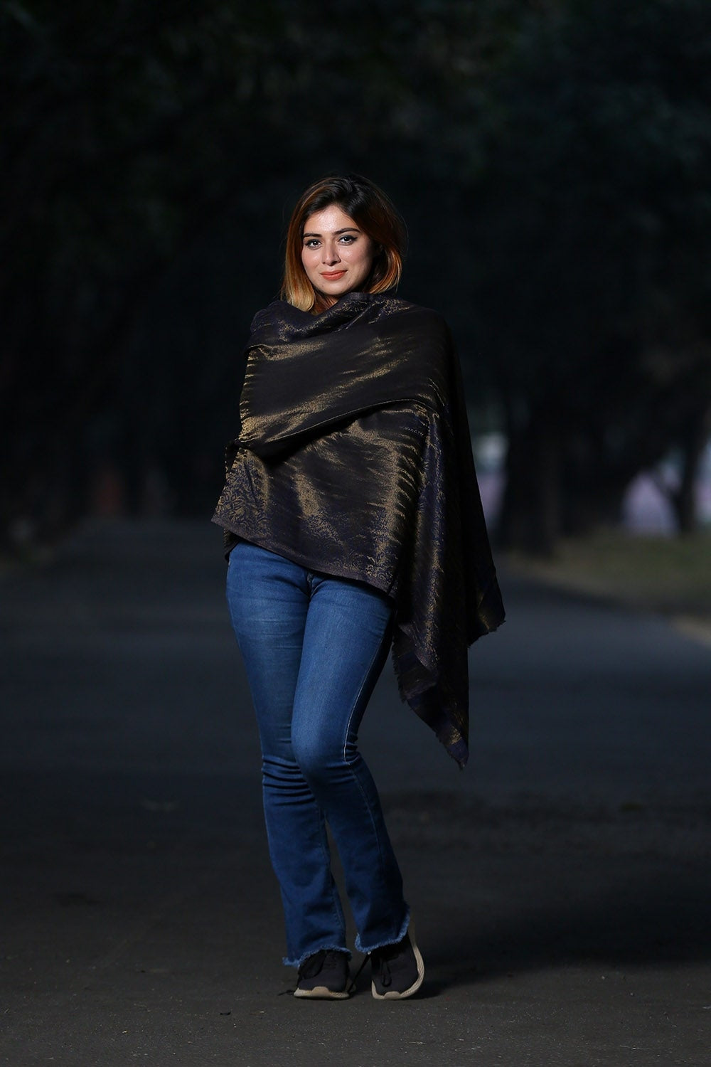 MESMERIZING NAVY BLUE COLOUR ZARI KASHMIRI STOLE DEFINES