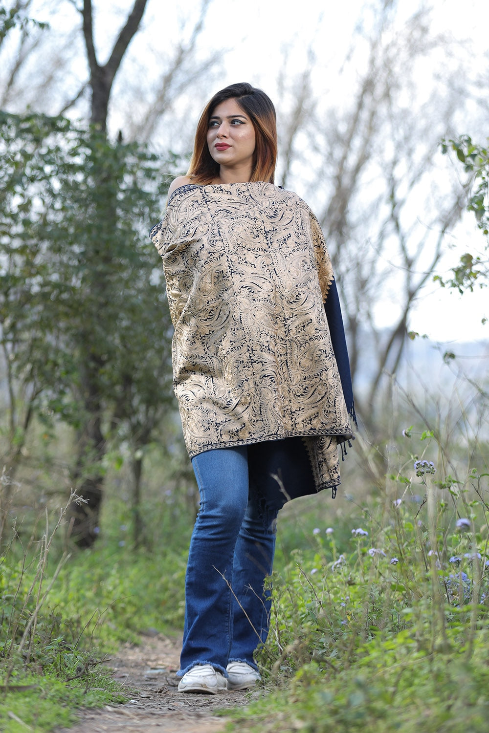 Navy Blue Colour Stole With Graceful Dense Jaal Pattern