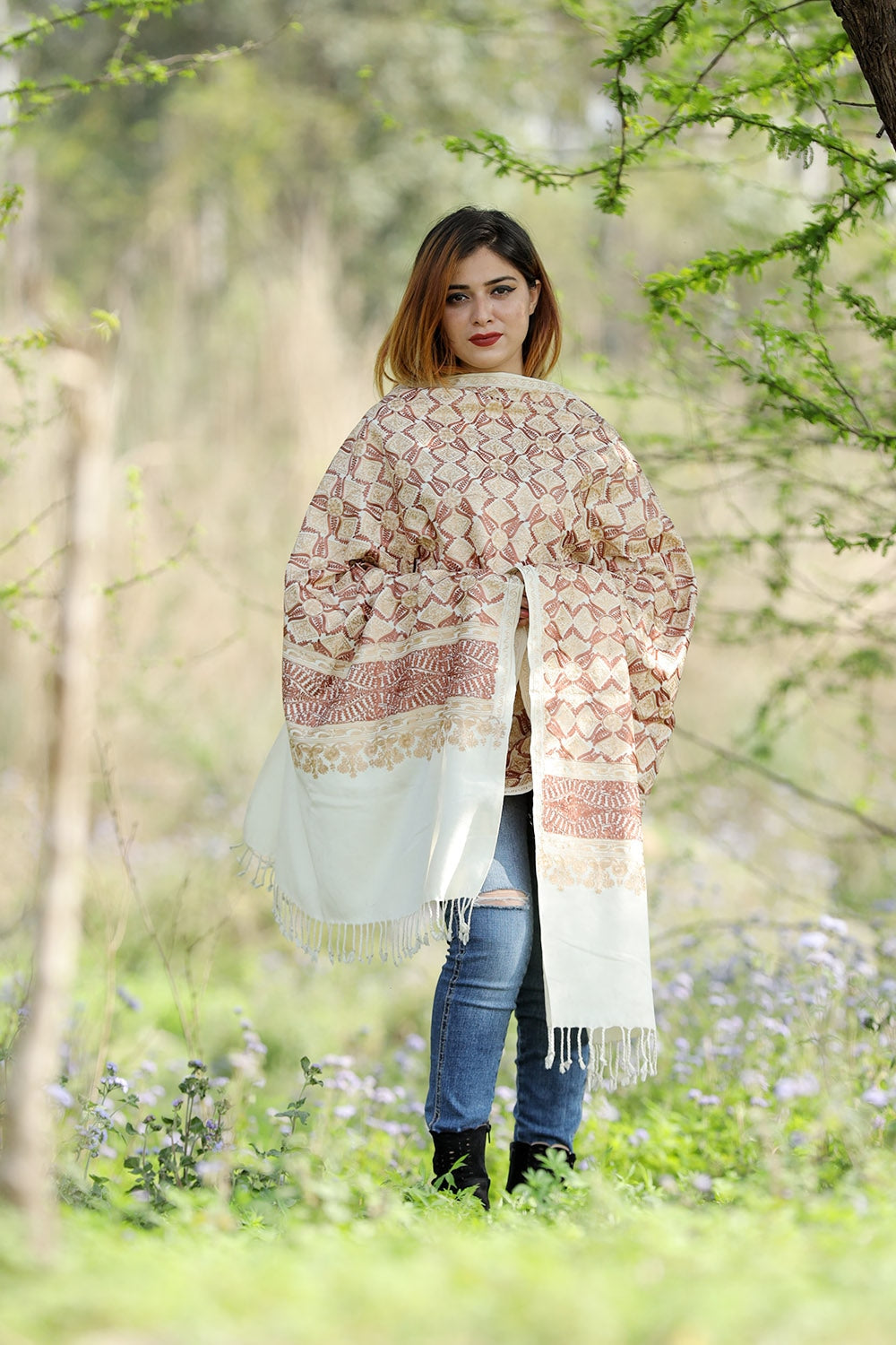 Peaceful Ivory White Colour Stole With Graceful Dense Jaal