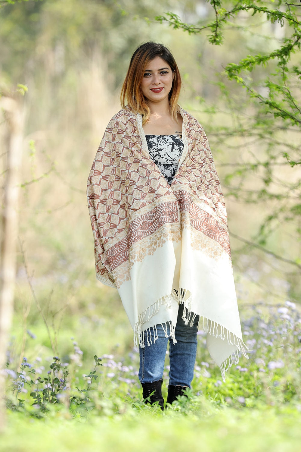 Peaceful Ivory White Colour Stole With Graceful Dense Jaal