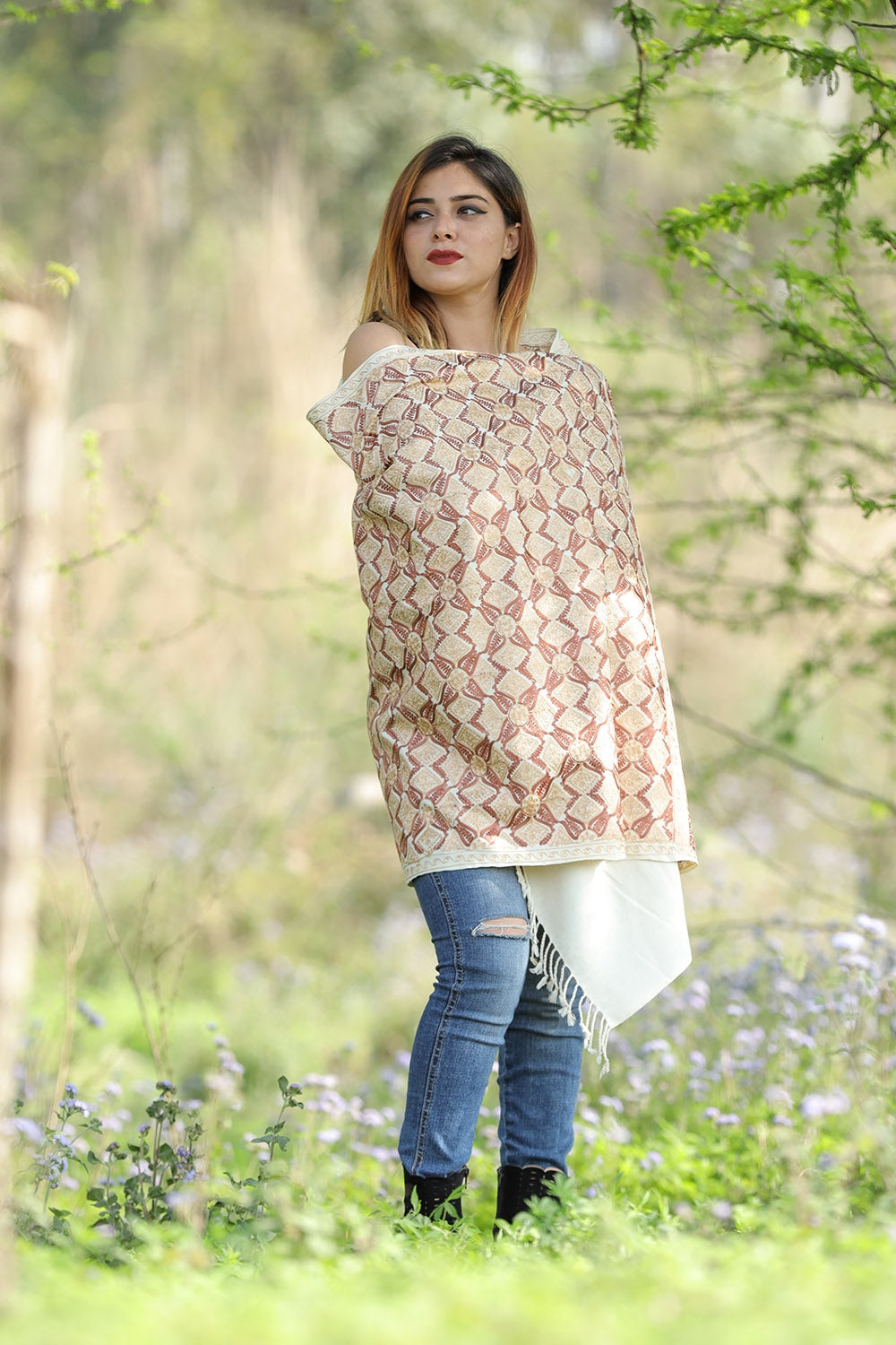 Peaceful Ivory White Colour Stole With Graceful Dense Jaal