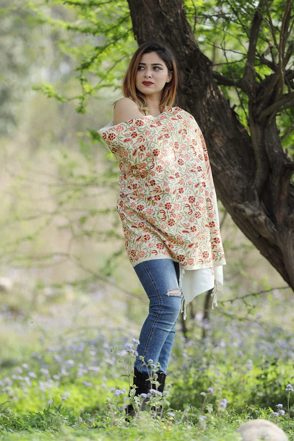 PEARL WHITE BEAUTIFUL MULTICOLORED Colour Stole