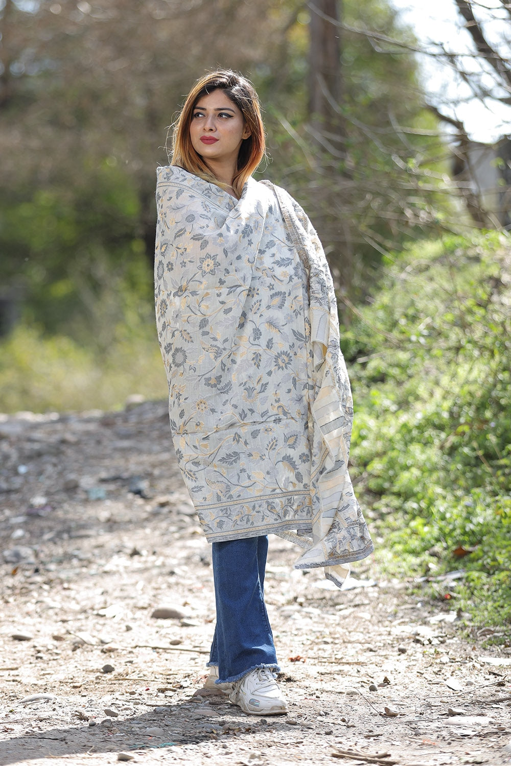 PEARL WHITE COLOUR SHAWL DEFINES ROYAL AND LUXURIOUS