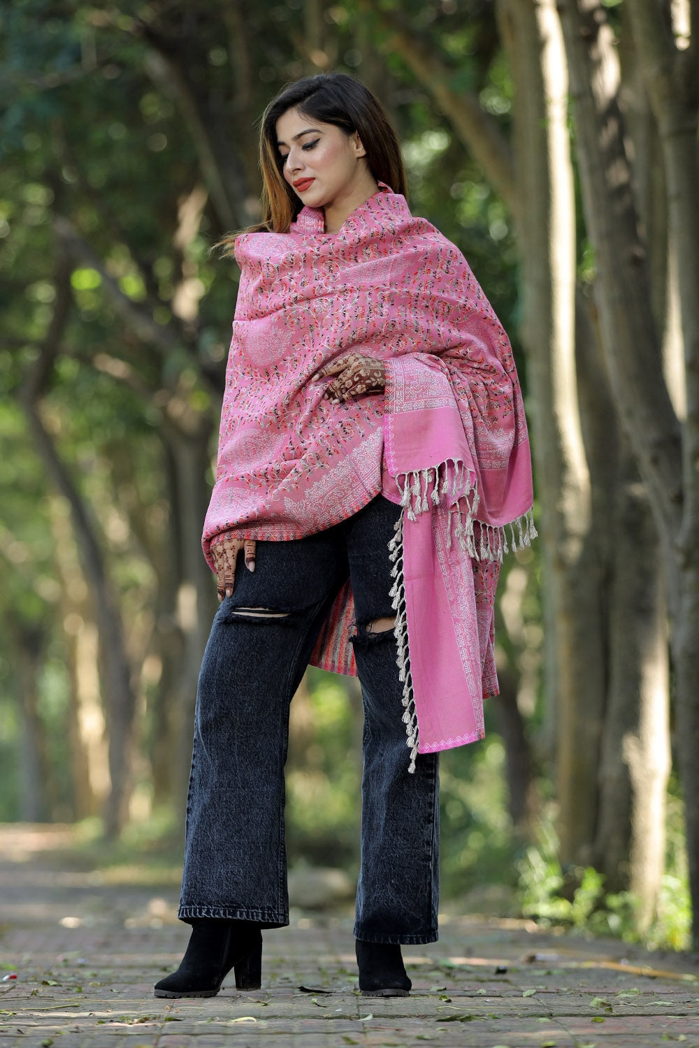 PINK COLOUR KANI SHAWL WORK DEFINES ROYAL AND LUXURIOUS