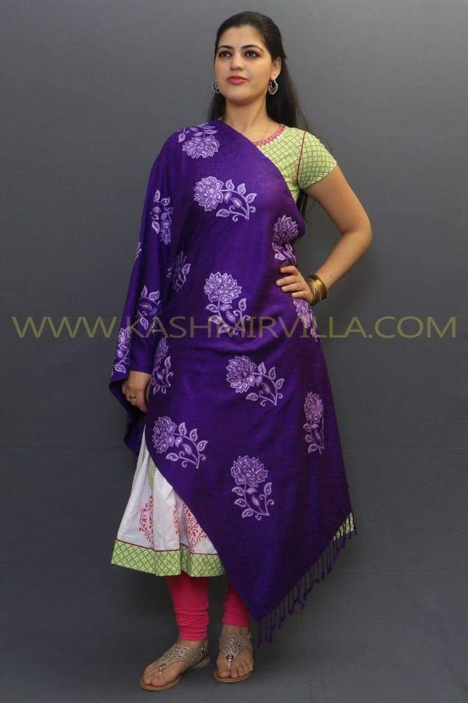 Purple Color Stole Enriched With Beautiful Aari Embroidery