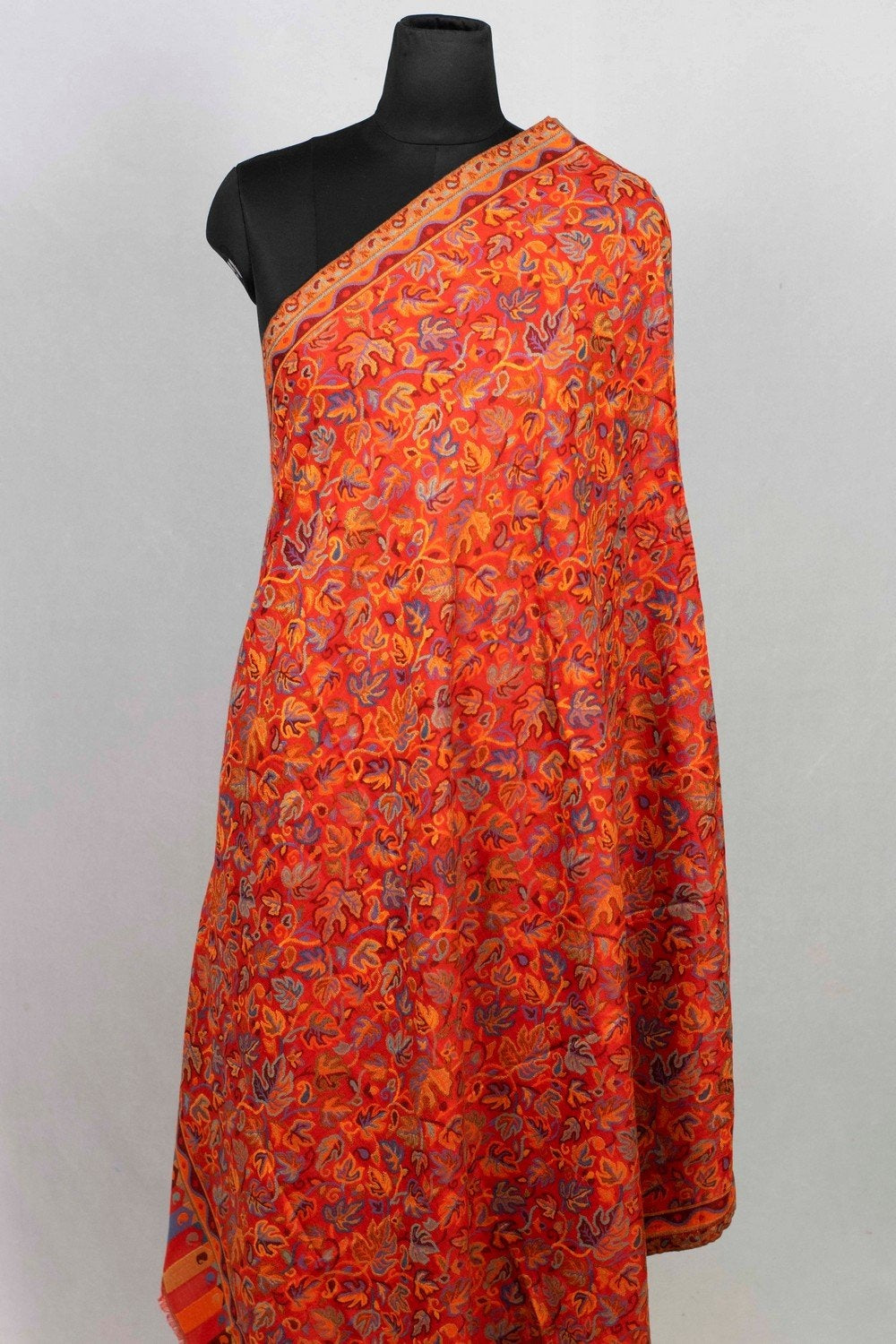 Red Colour This Dense Kani Chinar Jaal Adds Grace