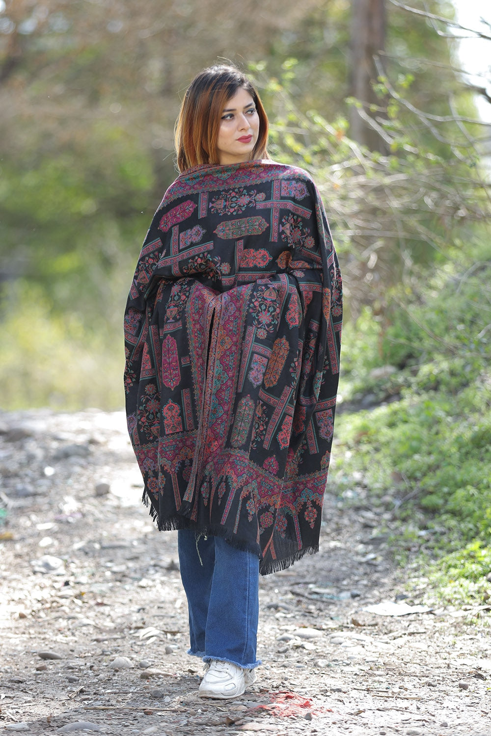 SOPHISTICATE BLACK Colour Shawl With Flower Pattern Style