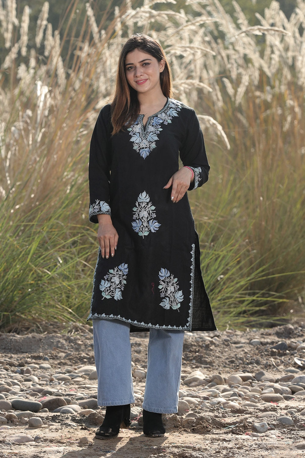 SOPHISTICATED BLACK COLOUR AARI WORK EMBROIDERED KURTI