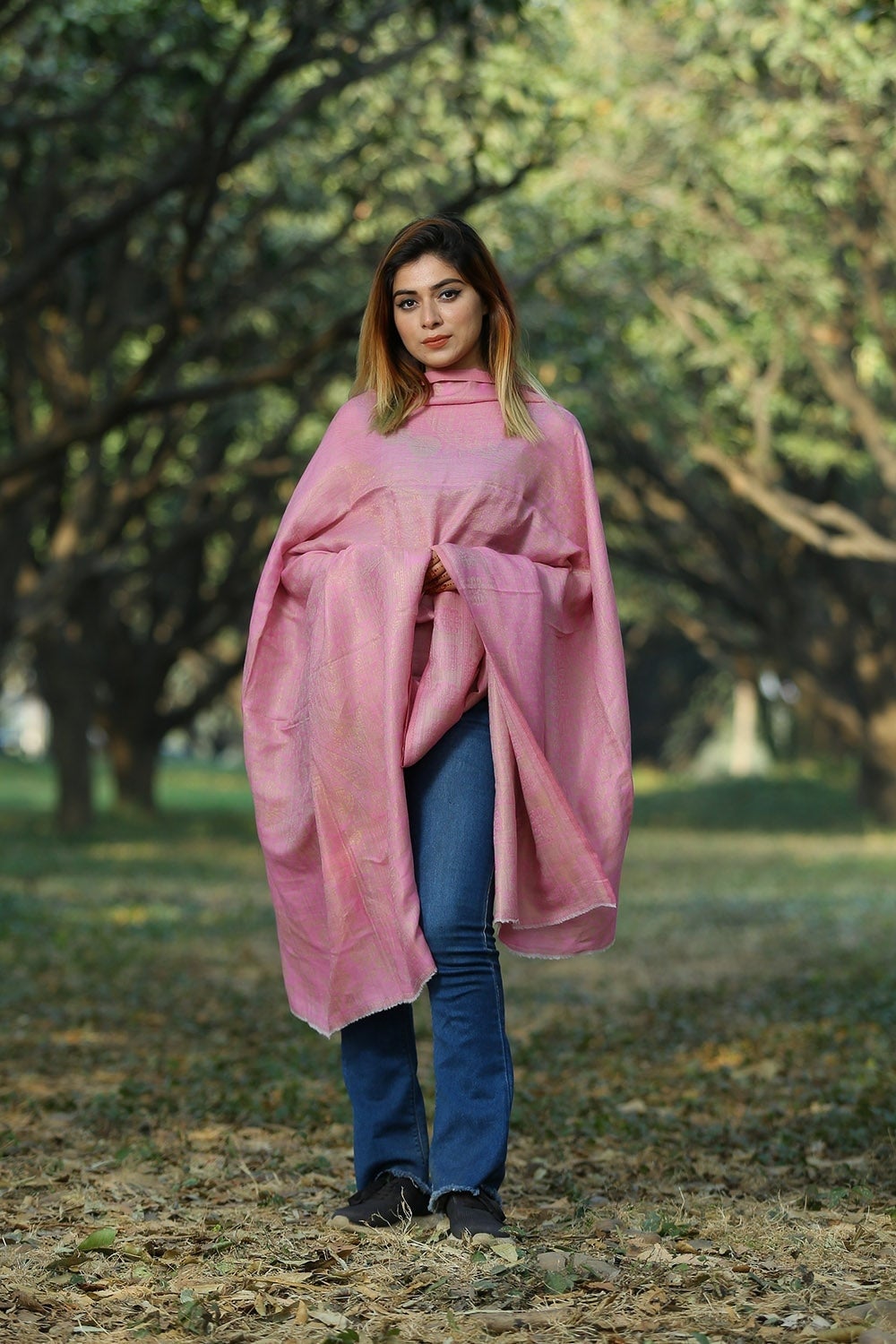 SUPER SOFT PINK COLOUR REVERSIBLE ZARI KASHMIRI SHAWL