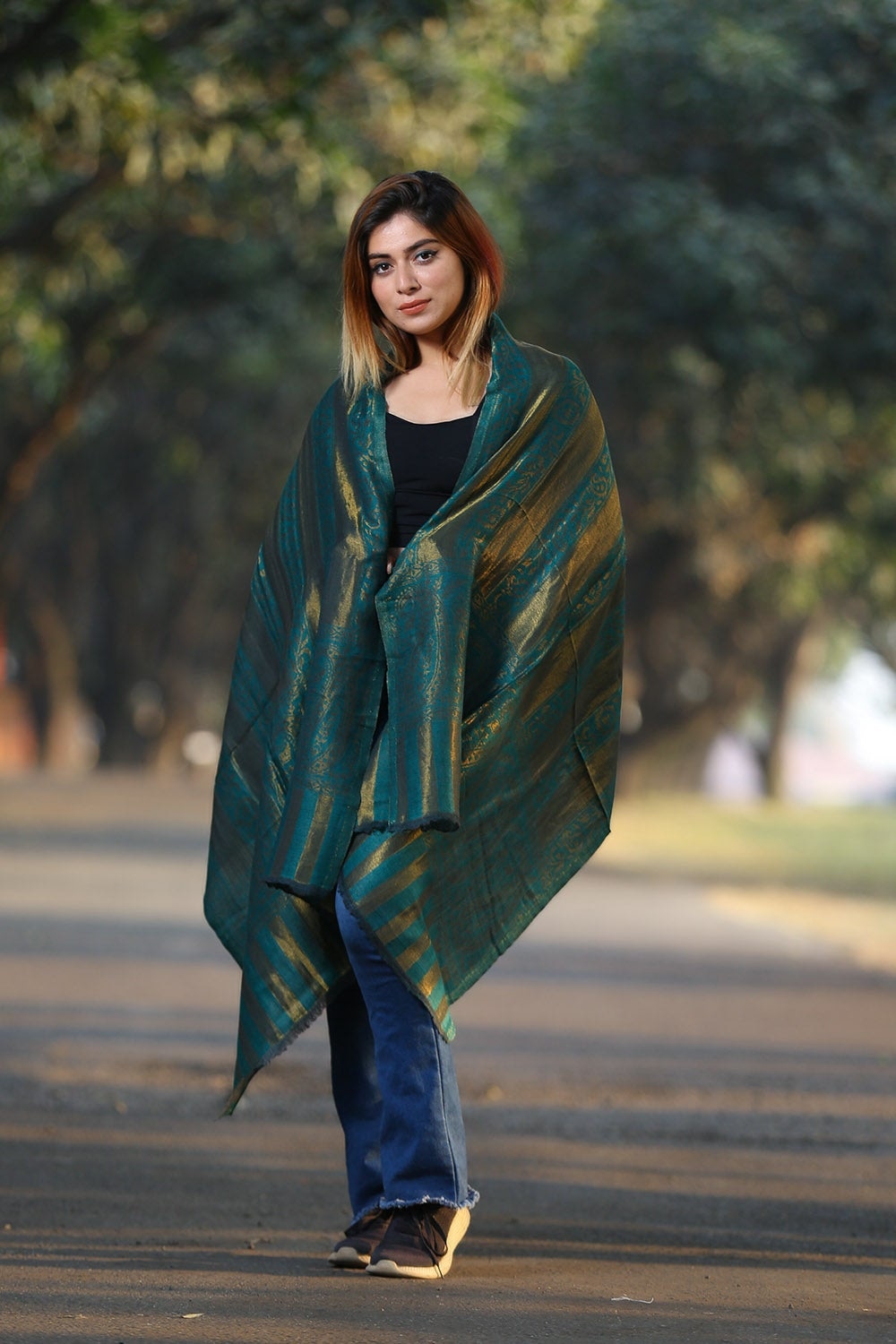 TURQUOISE BLUE/GREEN COLOUR ZARI KASHMIRI STOLE DEFINES